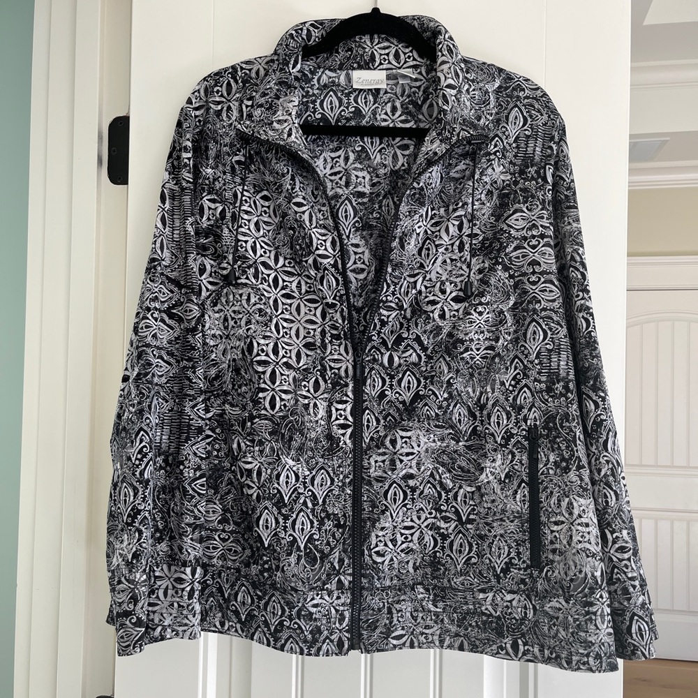 Zenergy by Chicos Black and White Print Light Weight Jacket
